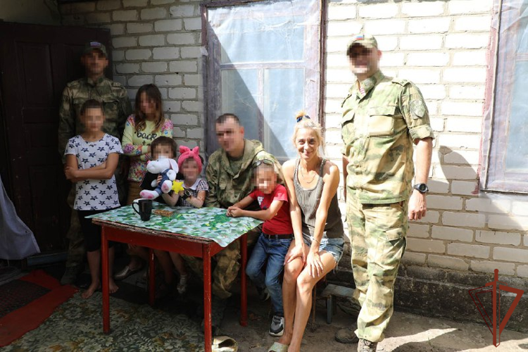 Росгвардейцы оказали помощь многодетным семьям в ЛНР и ДНР