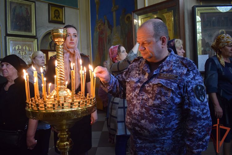 Росгвардейцы присоединились к Всероссийскому молебну о победе в Дагестане