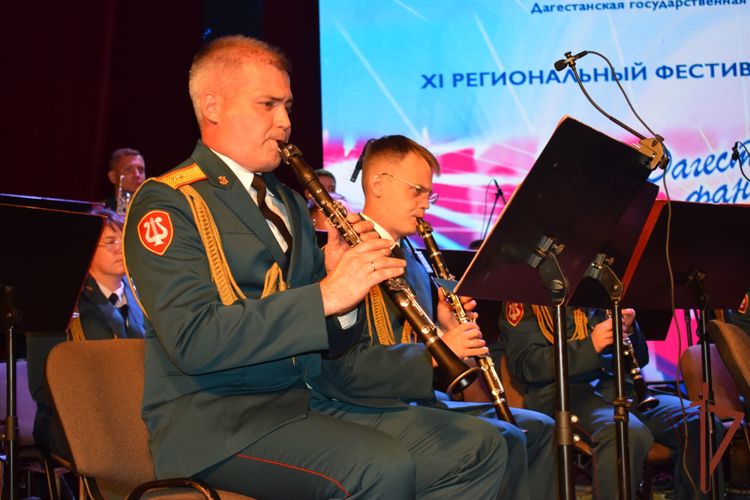 Главный военный оркестр Росгвардии выступил с концертом в Дагестане