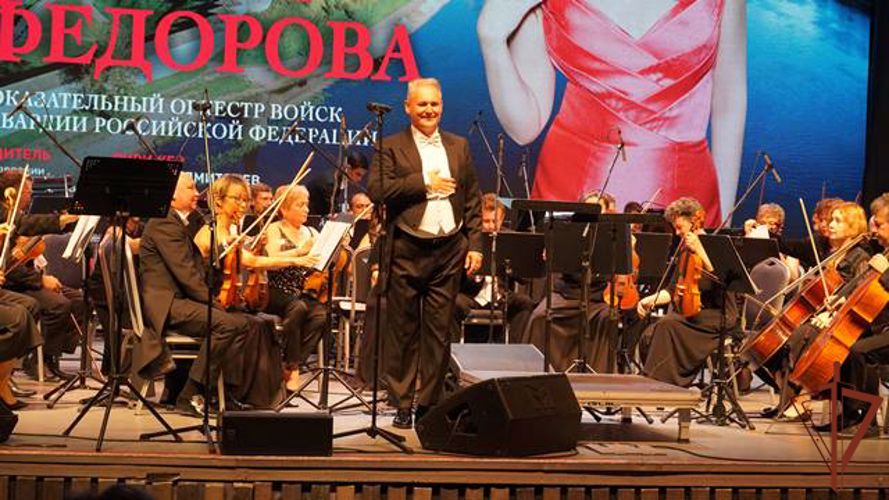 Оркестр Росгвардии провел музыкальное сопровождение благотворительного концерта Оксаны Фёдоровой в Пскове 