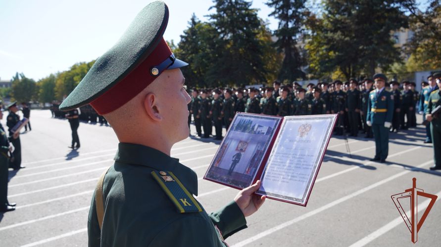 В Саратовском военном институте Росгвардии состоялась торжественная церемония принятия присяги
