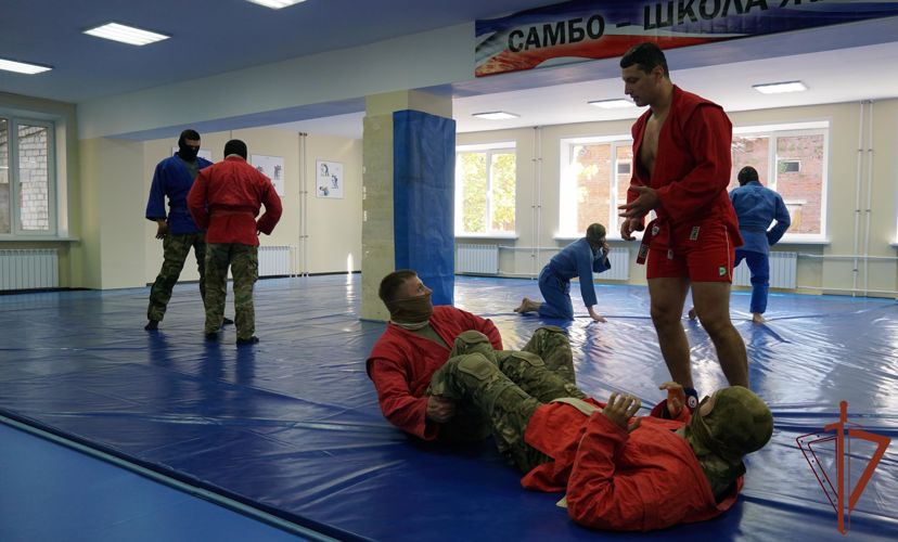 Спортсмен провёл мастер-класс для спецназа Росгвардии в Брянске