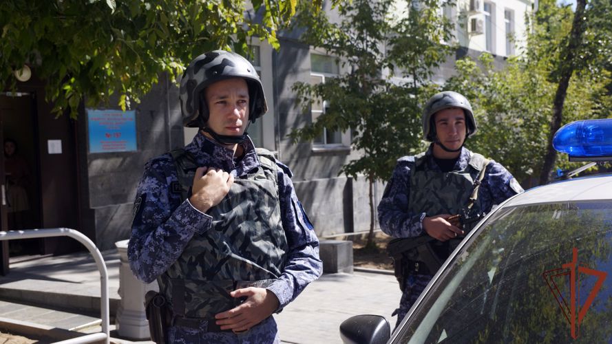 Военнослужащие и сотрудники Восточного округа Росгвардии обеспечили безопасность единого дня голосования