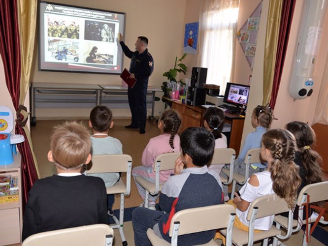 Патриотические мероприятия для ребят из подшефных учебных заведений провела Росгвардия на Урале