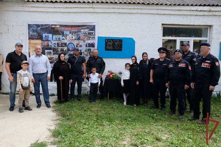 Именем погибшего росгвардейца названа школа в Дагестане