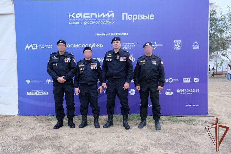  Росгвардейцы приняли участие в открытии Северо-Кавказского молодежного форума «Каспий – 2023»