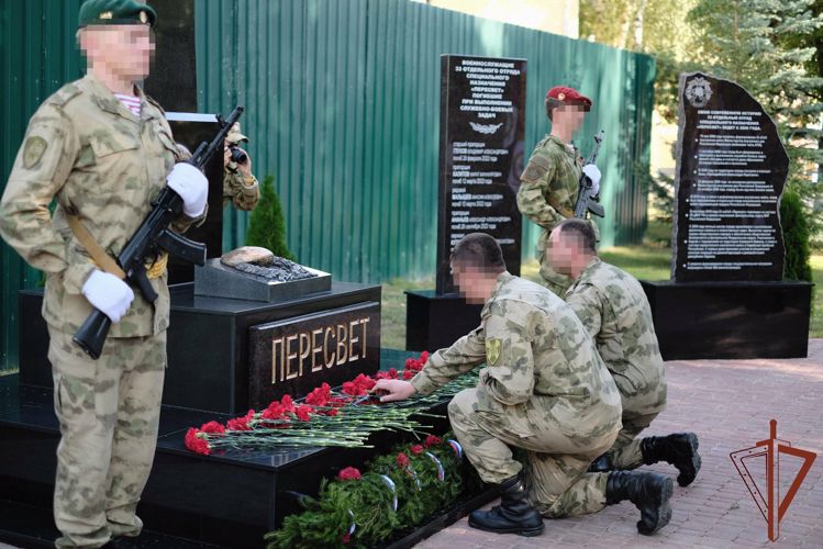 Памятник бойцам отряда спецназа Росгвардии «Пересвет»  открыли в Москве  