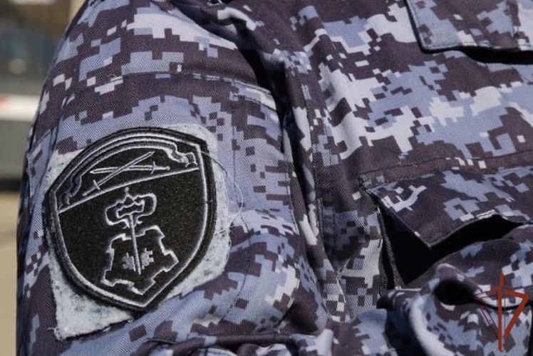Сотрудник Росгвардии стал очевидцем ДТП и оказал доврачебную помощь пострадавшему в Санкт-Петербурге