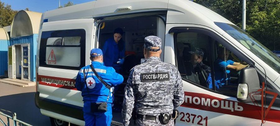Росгвардейцы оказали помощь пострадавшему пенсионеру в Красносельском районе Петербурга