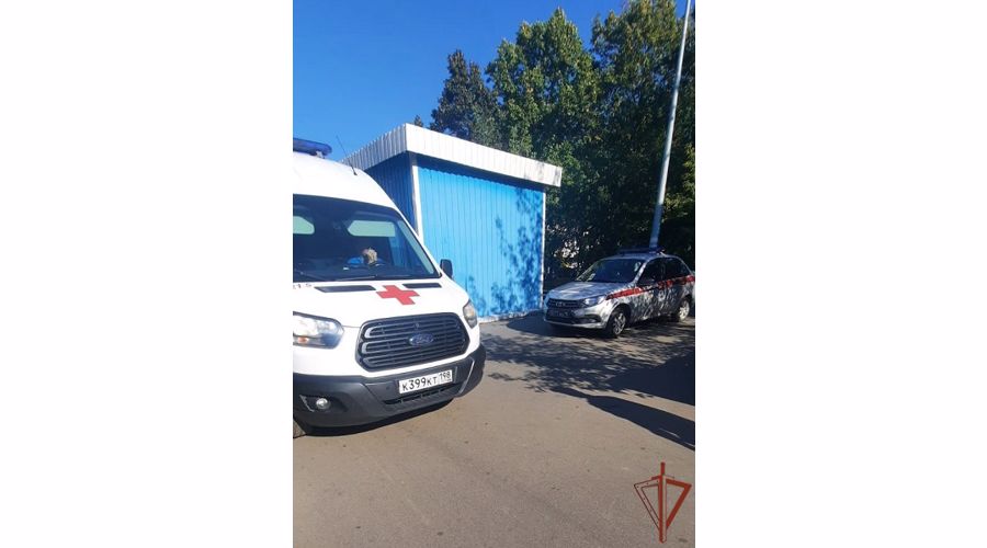 Росгвардейцы оказали помощь пострадавшему пенсионеру в Красносельском районе Петербурга