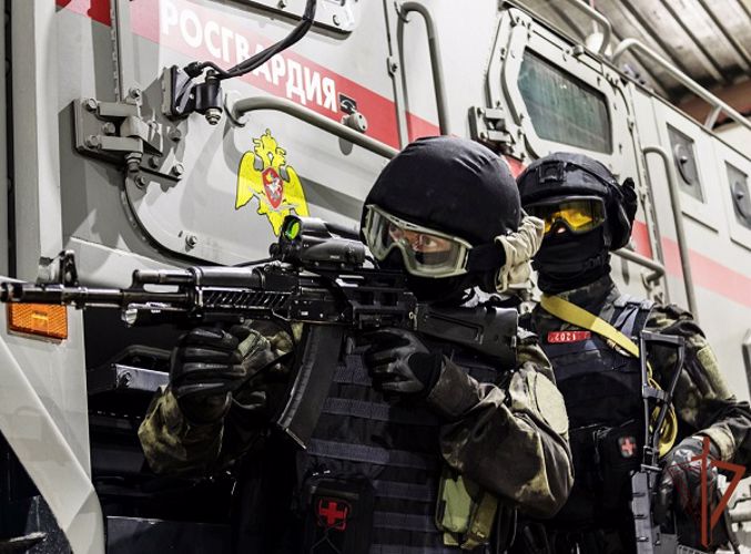 При поддержке спецназа Росгвардии задержан подозреваемый в незаконном лишении свободы человека в Новосибирске
