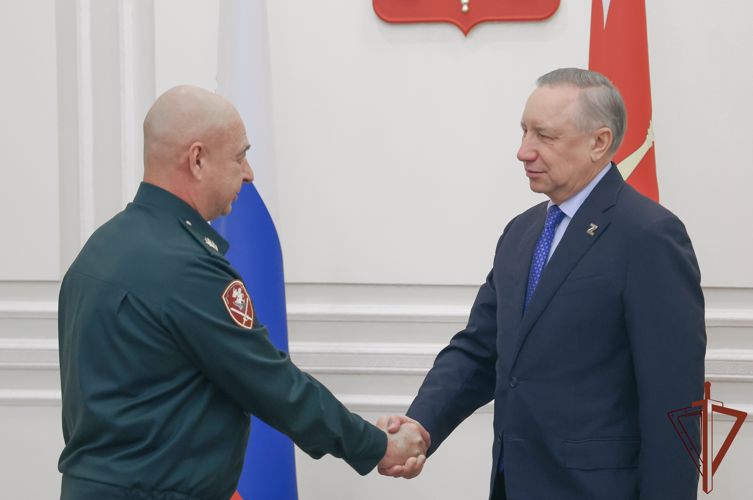 Командующий Северо-Западным округом Росгвардии генерал-майор Сергей Бураков встретился с губернатором Санкт-Петербурга Александром Бегловым
