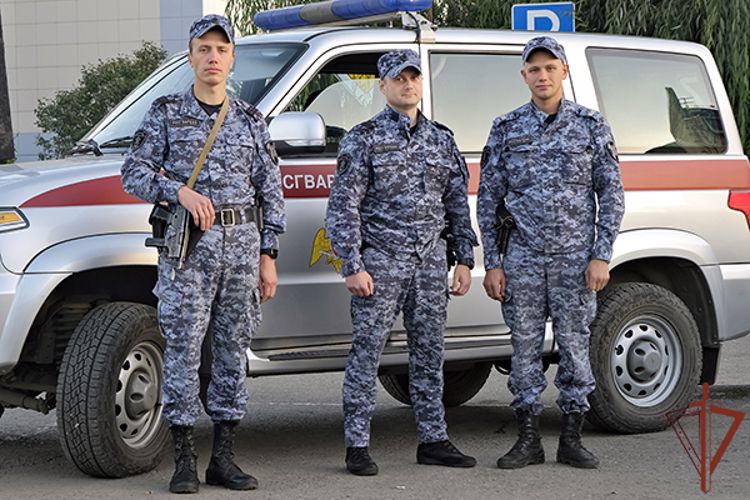 Росгвардейцы в Республике Алтай оказали помощь попавшему в ДТП мужчине