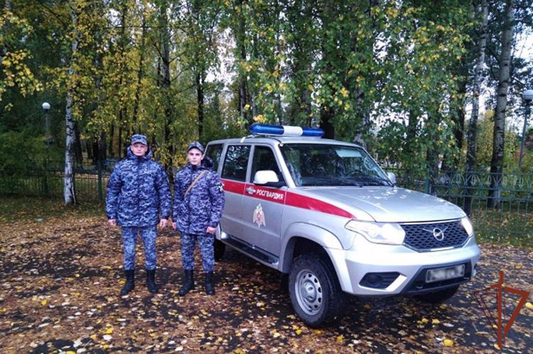 Росгвардейцы вернули матери потерявшегося ребенка в Томской области