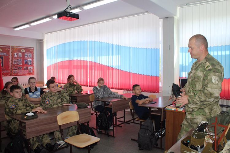 Уроки мужества и профилактические мероприятия провели росгвардейцы в образовательных учреждениях Сибири