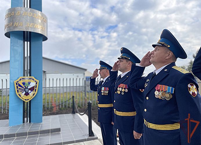 Мемориальный комплекс в память о товарищах - участниках боевых действий открыли летчики Росгвардии в Иркутске