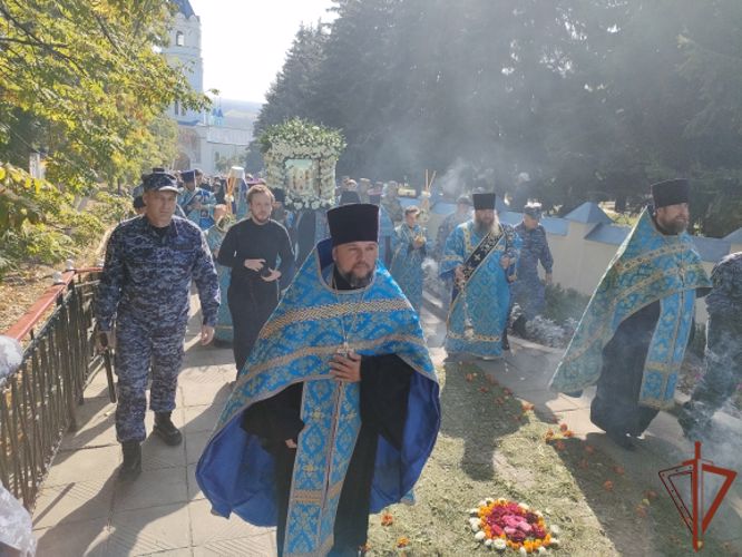 Росгвардия обеспечила безопасность Крестного хода в Курске