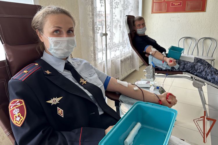 Росгвардейцы в Красноярске сдали 23 литра донорской крови  