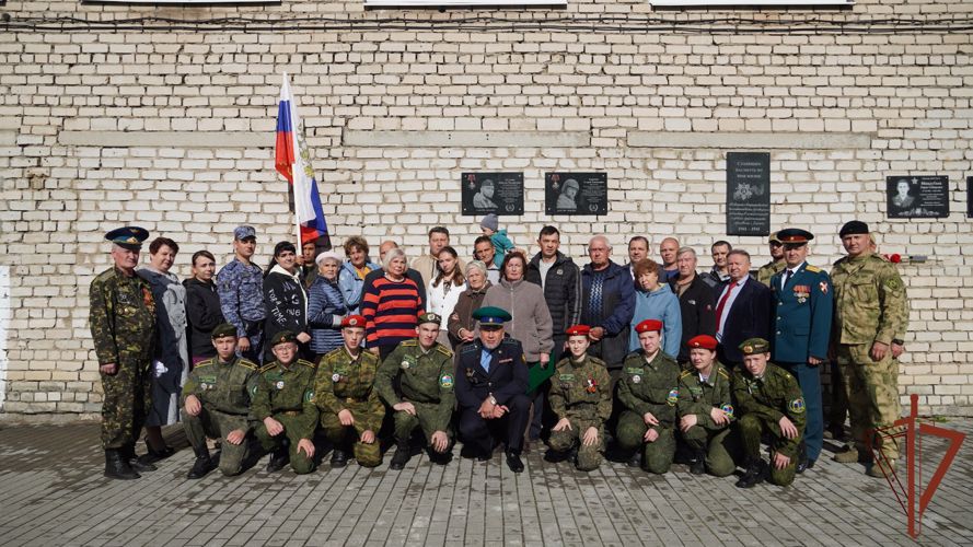 Мемориальную доску погибшему сотруднику Росгвардии открыли во Владимирской области