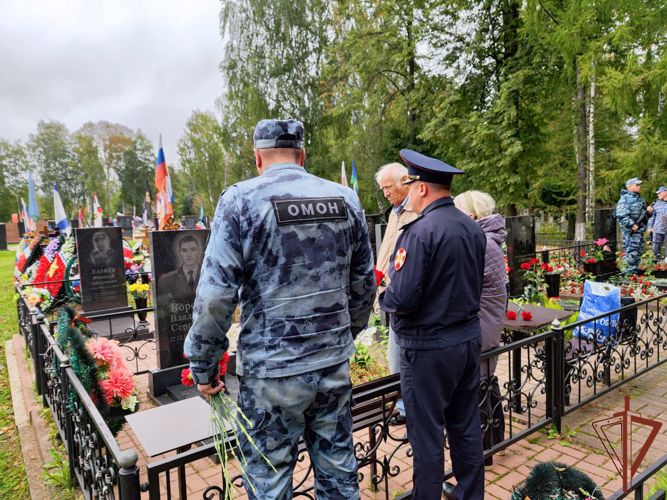 Росгвардейцы в Ярославле почтили память погибших сотрудников ОМОН