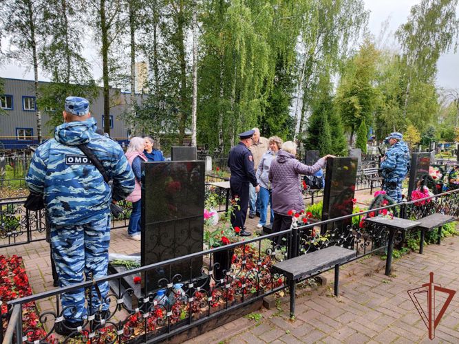 Росгвардейцы в Ярославле почтили память погибших сотрудников ОМОН