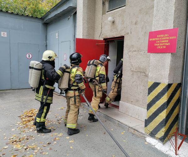 Росгвардейцы в Екатеринбурге отработали взаимодействие при возникновении пожара на собственном объекте