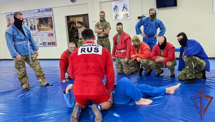 Спортсмен провёл мастер-класс для спецназа Росгвардии в Брянске
