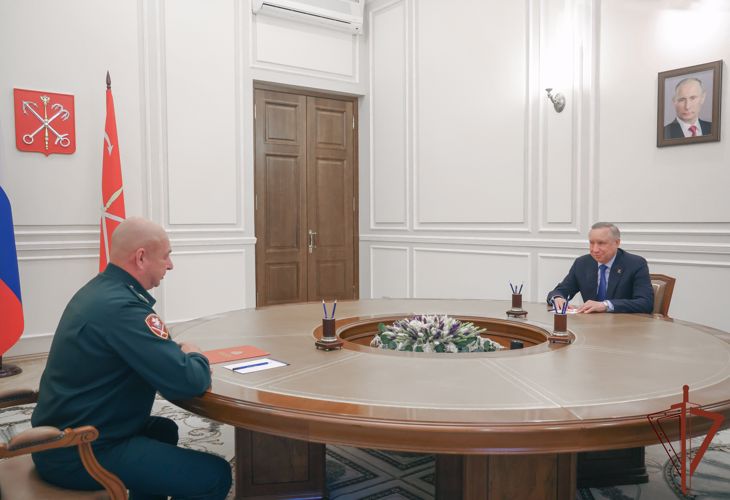 Командующий Северо-Западным округом Росгвардии генерал-майор Сергей Бураков встретился с губернатором Санкт-Петербурга Александром Бегловым
