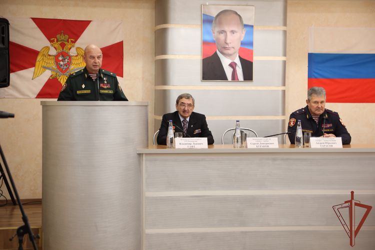 В Санкт-Петербурге командующий Северо-Западным округом Росгвардии поздравил личный состав территориального органа с днем образования