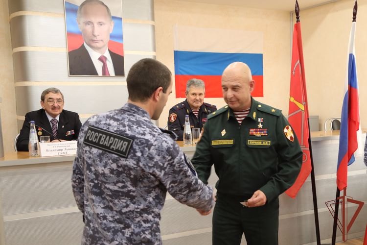 В Санкт-Петербурге командующий Северо-Западным округом Росгвардии поздравил личный состав территориального органа с днем образования