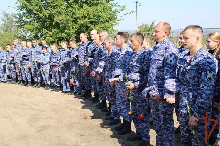 Росгвардейцы из Ростовской области отдали дань памяти погибшим сослуживцам 