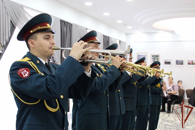 Военный оркестр Росгвардии выступил для ветеранов в Сыктывкаре