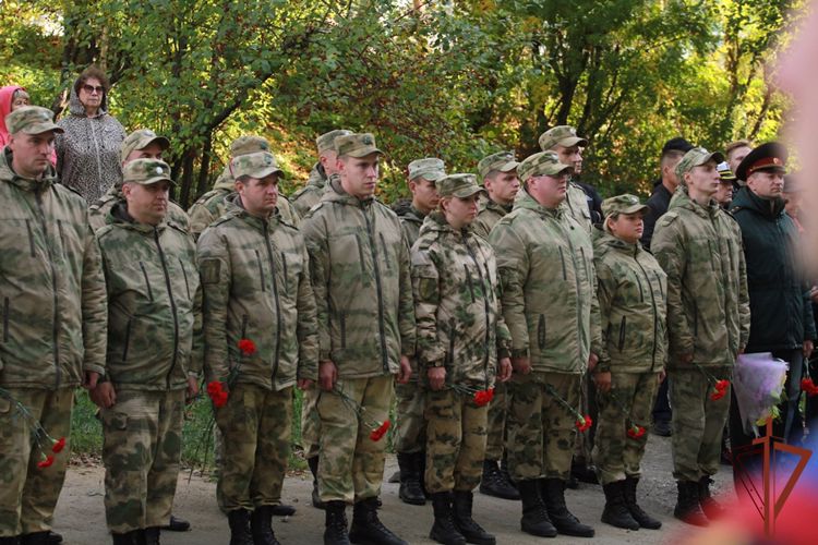 Мемориальную доску военнослужащему Росгвардии открыли на Урале