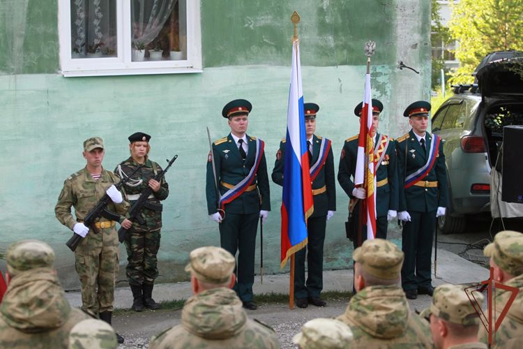 Мемориальную доску военнослужащему Росгвардии открыли на Урале