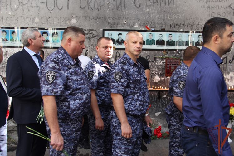 Росгвардейцы почтили память жертв бесланской трагедии