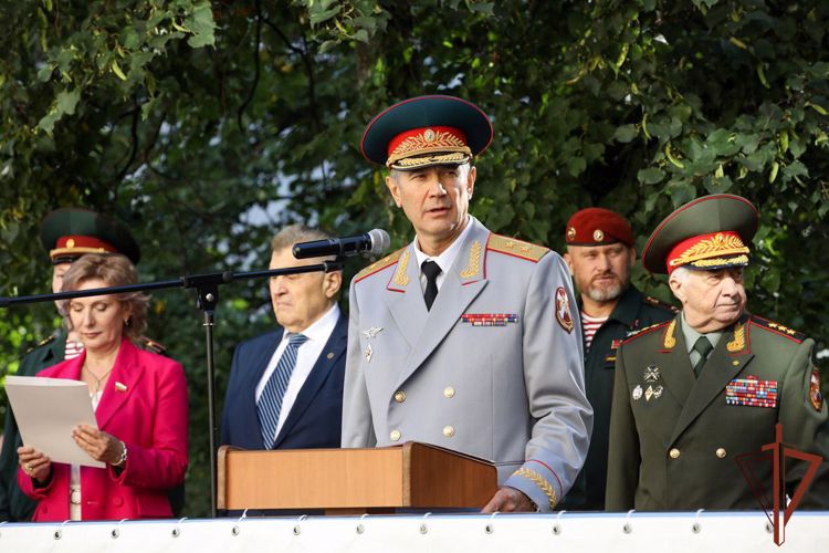 В День знаний ветераны Росгвардии провели уроки мужества в МПКУ им. М.А. Шолохова