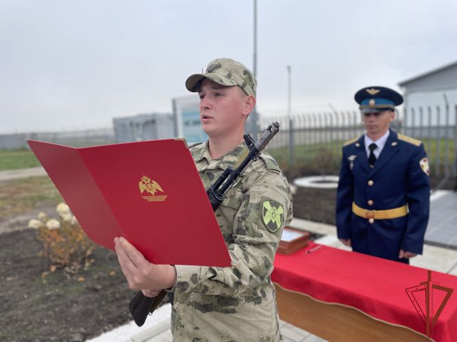 Мемориальный комплекс в память о товарищах - участниках боевых действий открыли летчики Росгвардии в Иркутске