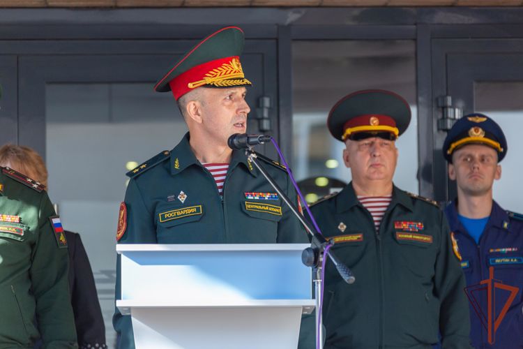 Генерал-лейтенант Григорий Мощик поздравил курсантов и слушателей Военного университета с началом нового учебного года 