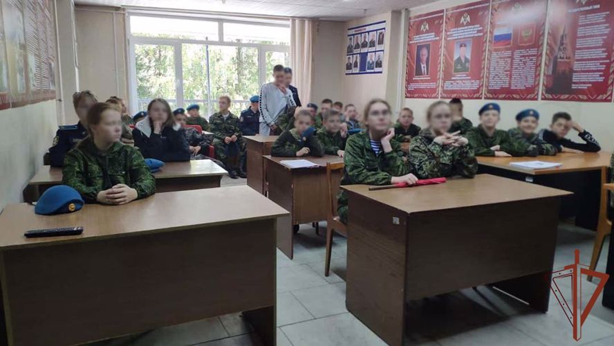 Патриотические мероприятия для ребят из подшефных учебных заведений провела Росгвардия на Урале