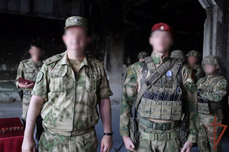 Госнаграды вручили в ДНР росгвардейцам - участникам спецоперации  (видео)