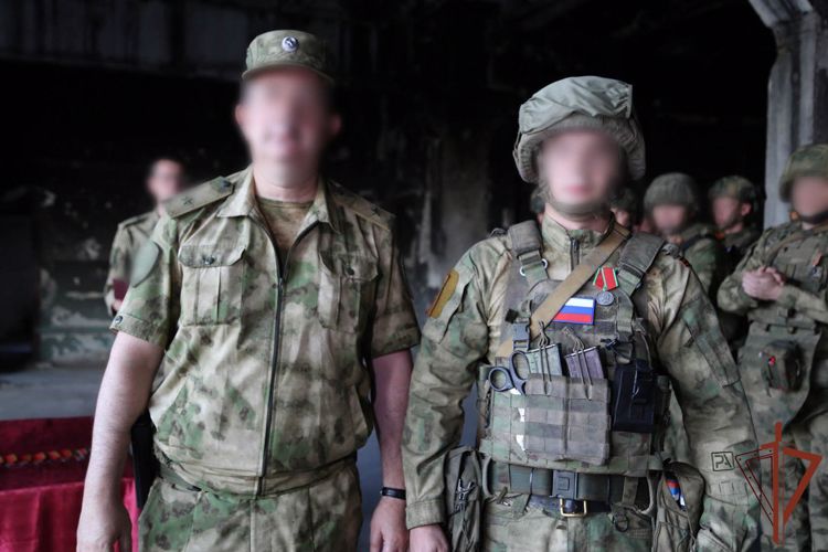 Госнаграды вручили в ДНР росгвардейцам - участникам спецоперации  (видео)
