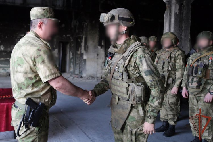 Госнаграды вручили в ДНР росгвардейцам - участникам спецоперации  (видео)