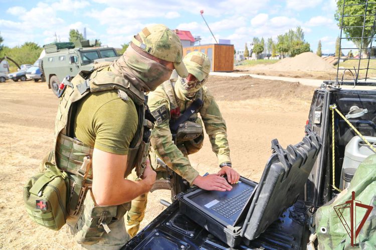 Росгвардейцы обеспечили безопасность открытия в ДНР новой части мемориального комплекса "Саур-Могила"