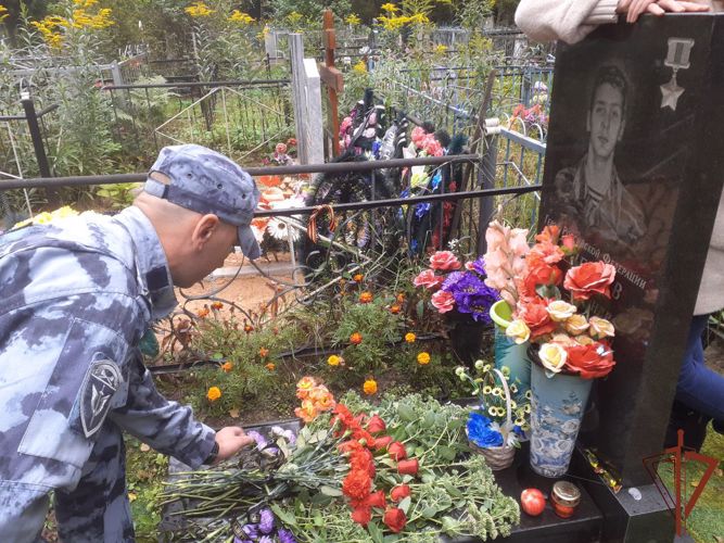 Росгвардейцы в Ярославле почтили память погибших сотрудников ОМОН