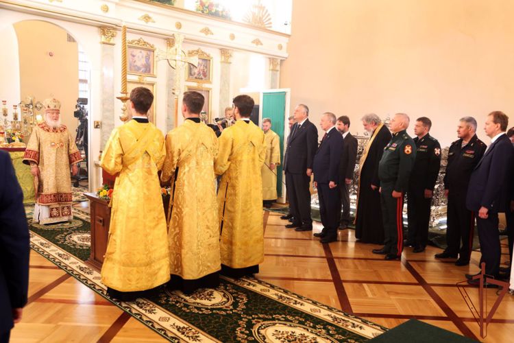 Генерал-лейтенант Алексей Воробьев принял участие в Божественной литургии в честь Дня перенесения мощей святого благоверного князя Александра Невского