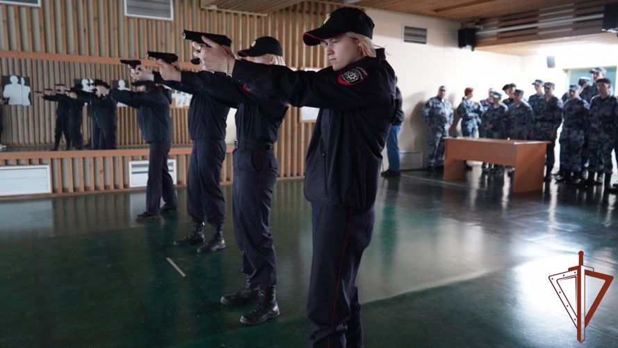 Сотрудники ОМОН «Русич» провели экскурсию для курсантов военно-патриотического объединения «Кобальт»