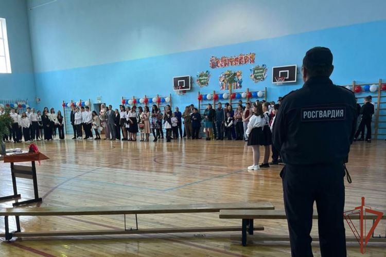 Росгвардия обеспечила безопасность проведения Дня знаний на Урале