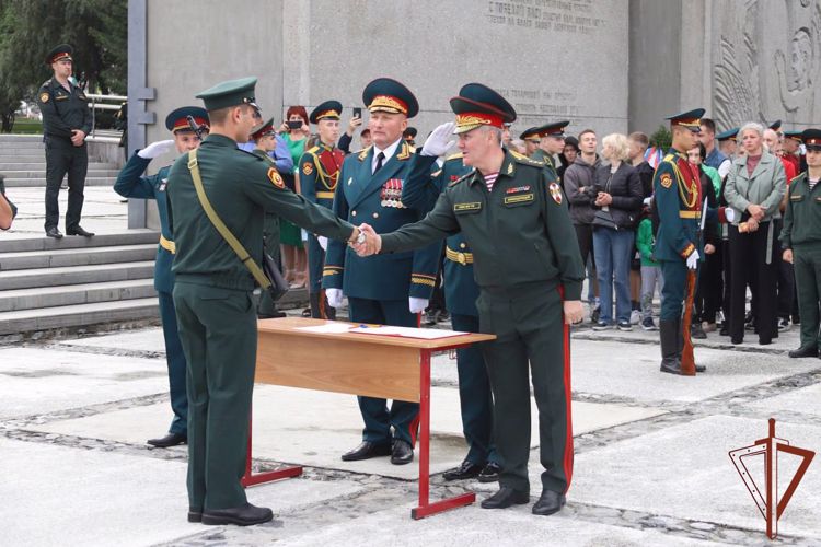 Курсанты  Новосибирского военного института Росгвардии приняли военную присягу