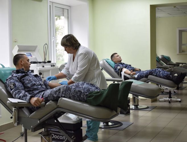 Более 150 росгвардейцев присоединились к донорскому марафону в Сибири