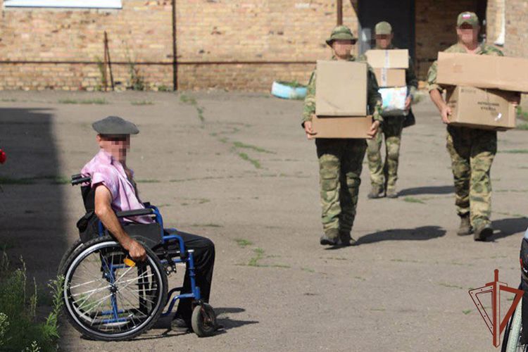 Более 30 семей в ЛНР получили от росгвардейцев адресную помощь